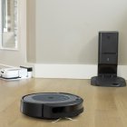 Roomba i3 - keď dovysáva, povie Braave, aby začala mopovať