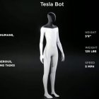 Tesla predstavila vlastného humanoidného robota
