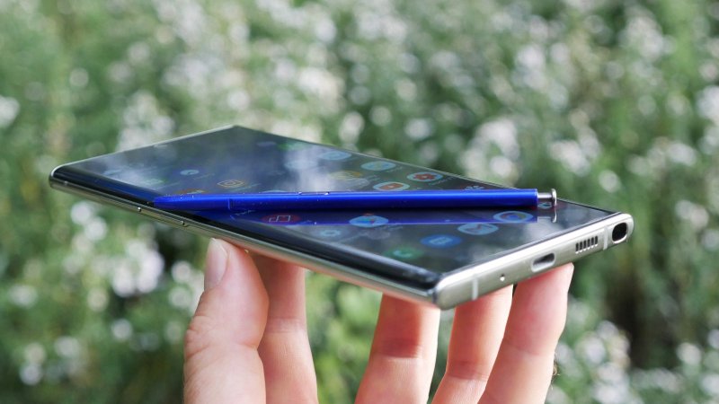 Samsung Galaxy Note 10+ s vybratým S Pen