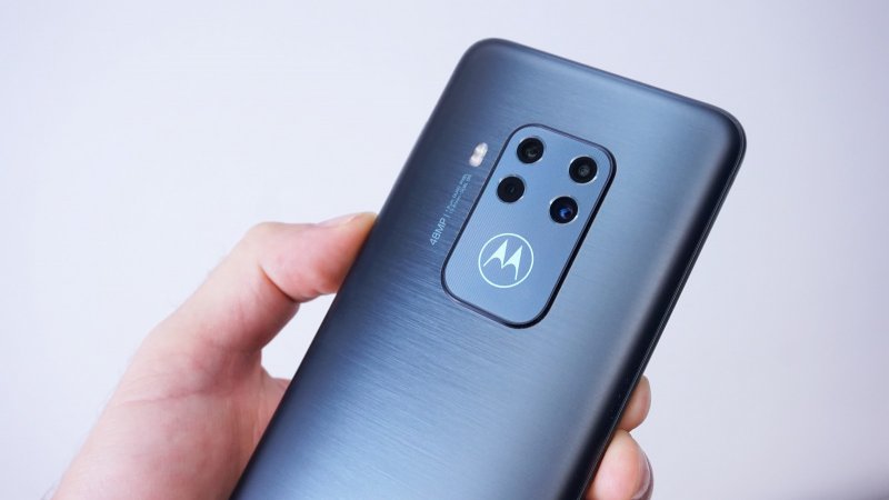 Motorola One Zoom - detail na zadnú stenu