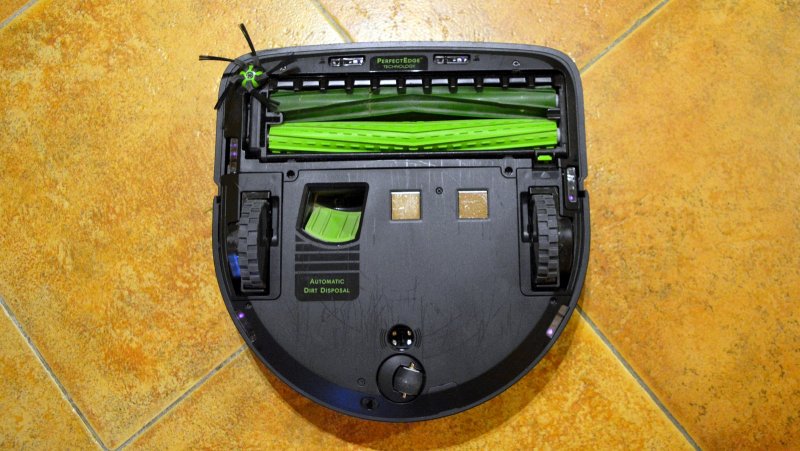 iRobot Roomba S9+ pohľad na spodnú stranu