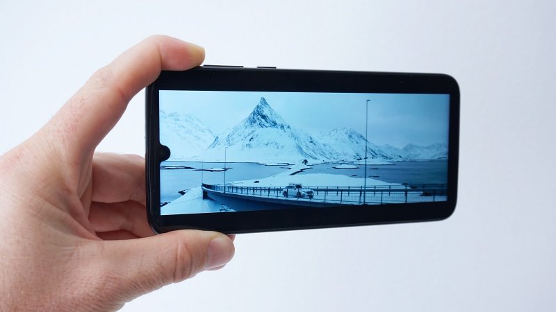 Motorola Moto G8 Plus - sledovanie roztiahnutého videa