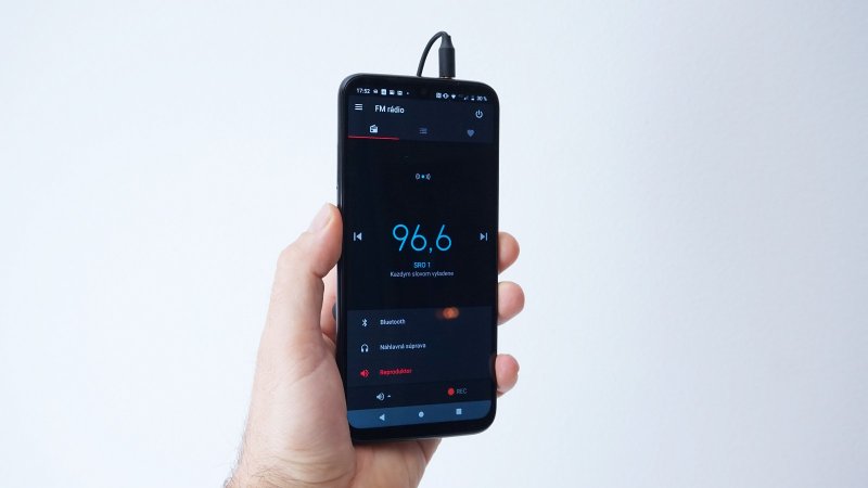 Motorola Moto G8 Plus - nadštandardné FM rádio