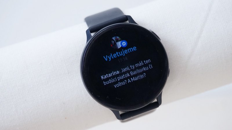 Samsung Galaxy Watch Active 2 - messengerová správa s diakritikou