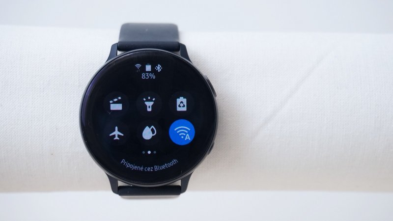Samsung Galaxy Watch Active 2 - druhých šesť skratiek v hornej lište