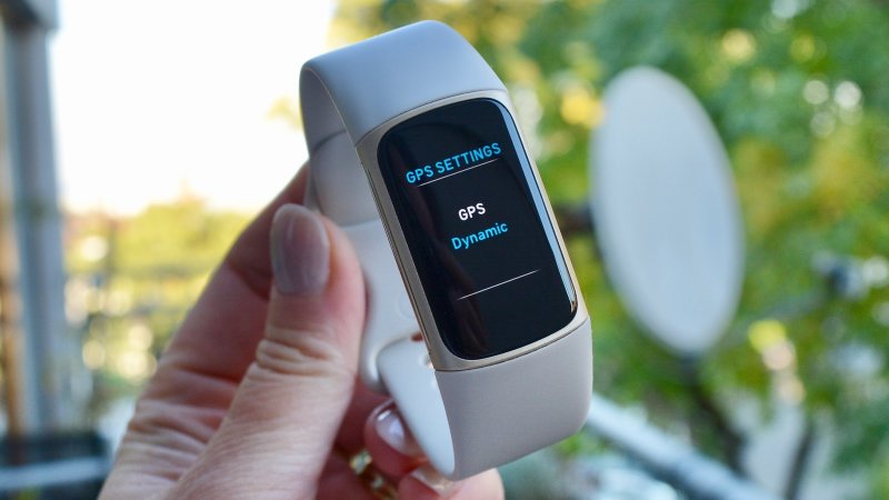 Fitbit Charge 5 - recenzia