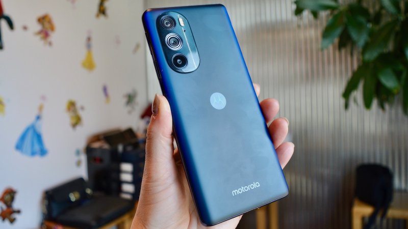 Motorola Edge 30 Pro naživo