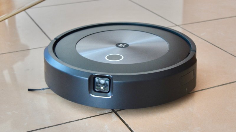iRobot Roomba j7+ recenzia