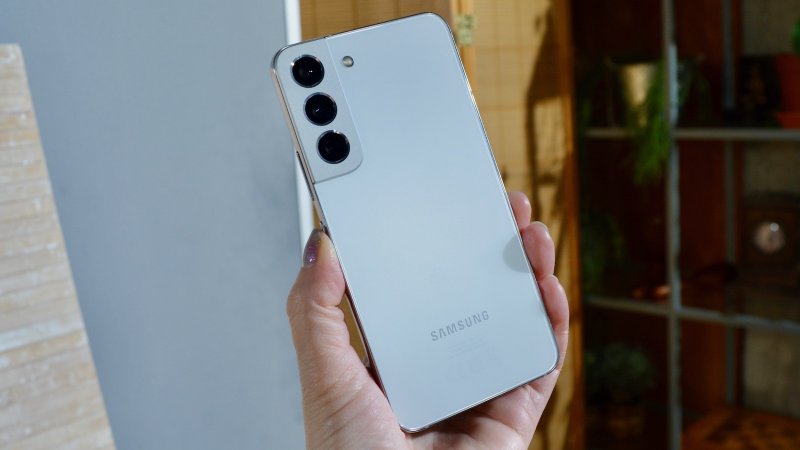 Samsung Galaxy S22 naživo