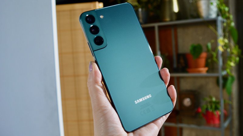 Samsung Galaxy S22+ naživo