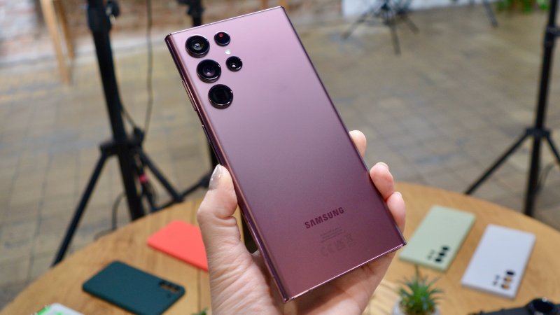 Samsung Galaxy S22 Ultra naživo