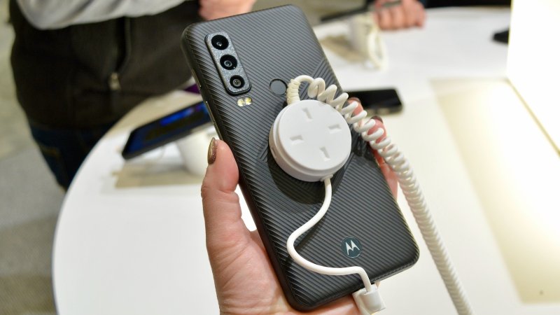 Motorola Defy 2 naživo