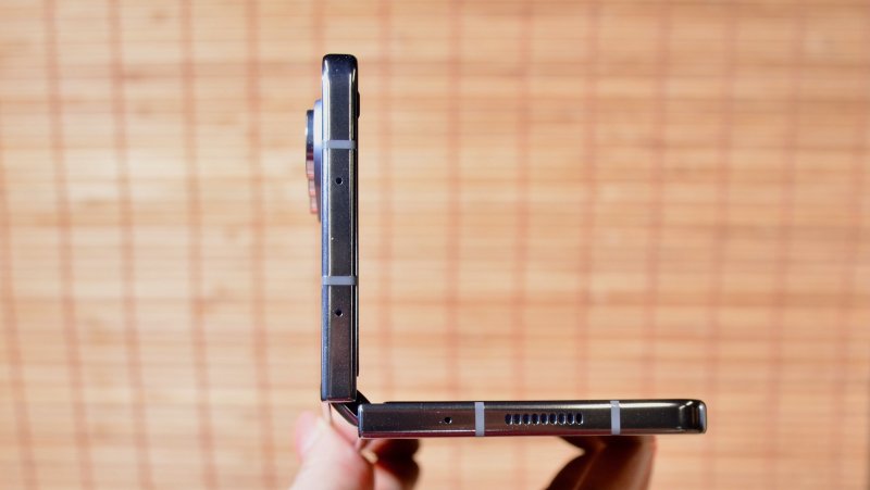 Samsung Galaxy Z Fold5 naživo