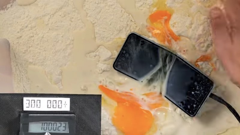 Test skladacích cyklov Samsung Galaxy Z Flip5 vs. Motorola Razr 40 Ultra