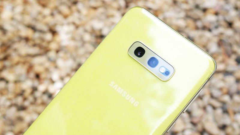 Samsung Galaxy S10e - fotoaparáty