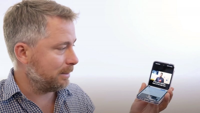 Samsung Galaxy Z Flip3 5G video